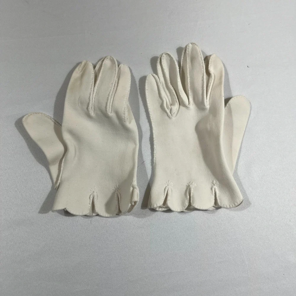 Vintage White Cotton Wrist Gloves Scalloped Edge Coquette Bridal Small 6.5